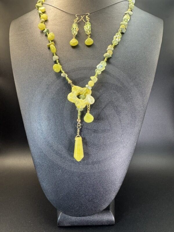 Serpentina Necklace and Earrings Set